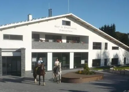 Hotel Reit- Und 4*
